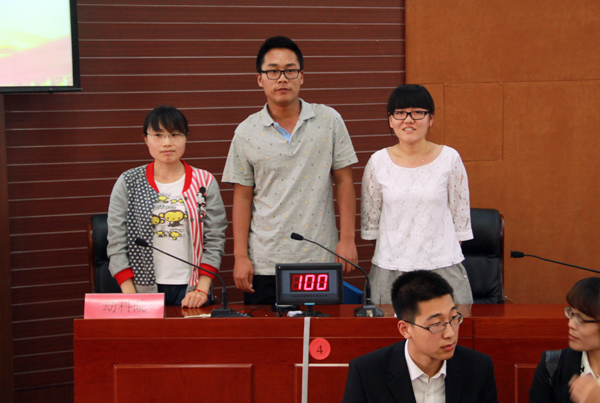 我院参赛选手激烈比赛 动科院 记者 马政华 摄