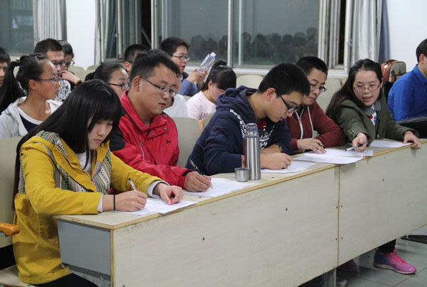分享会评委们 动科院 实习记者 连亚沁 摄
