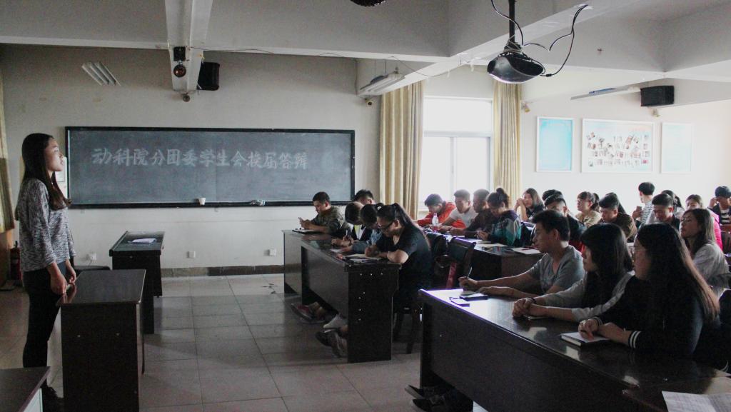 答辩现场 动科院 记者 摄