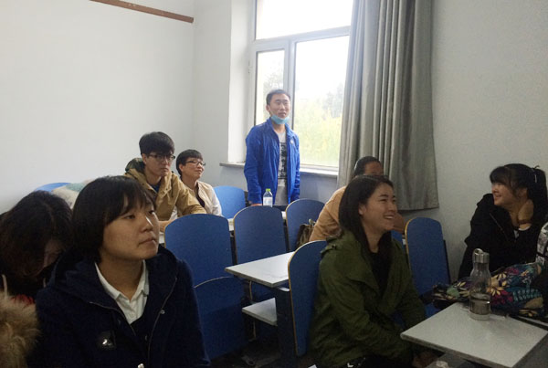 同学们踊跃发言 动科院记者 杨可心 摄