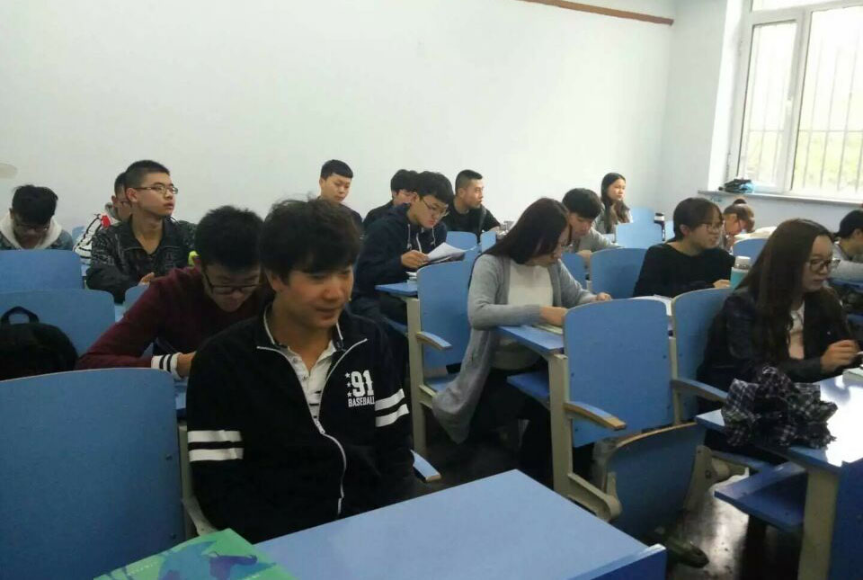 团日活动现场 动科院记者 摄