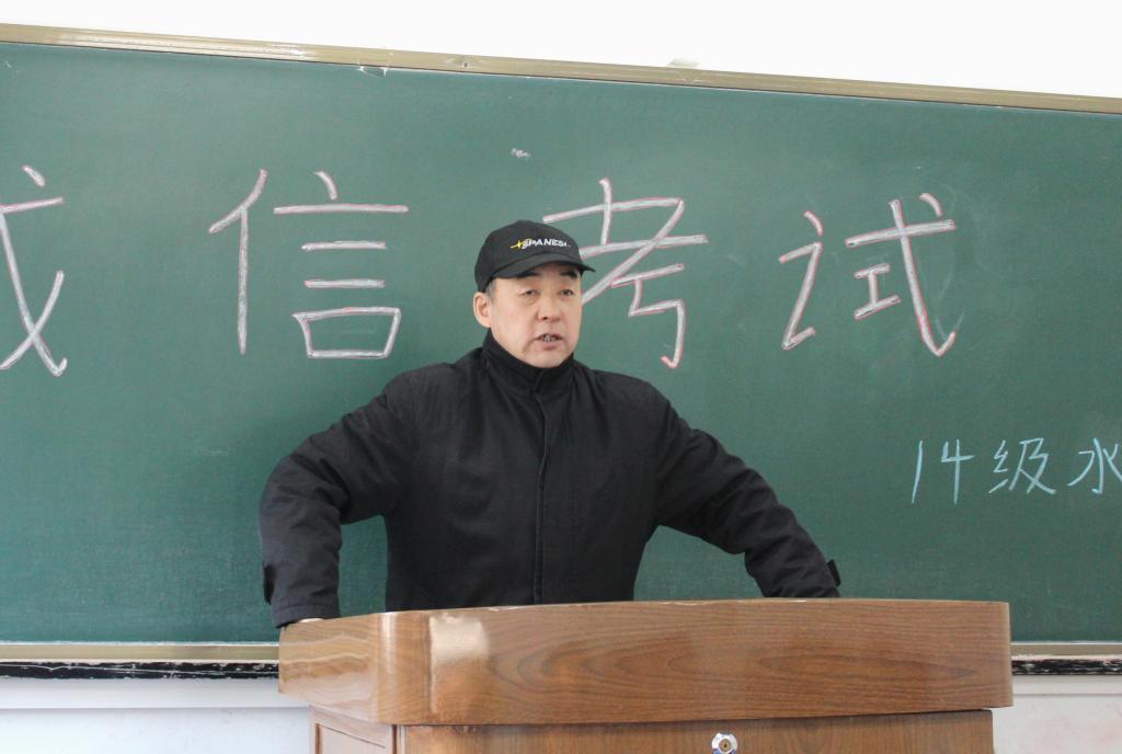 班任讲话 动科院记者 特日格乐 摄