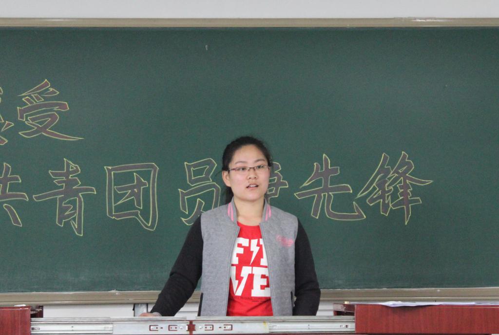 团支书主持 动科院记者 李宏超 摄