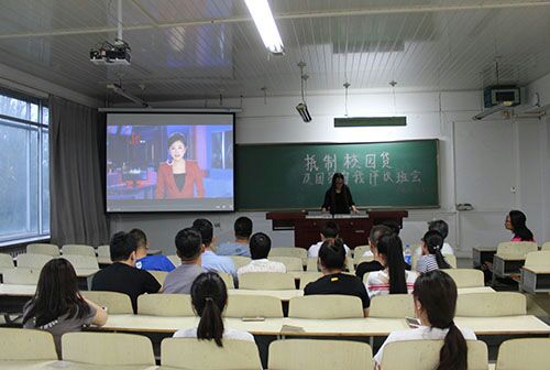 团支书主持 动科院记者 万继恩 摄