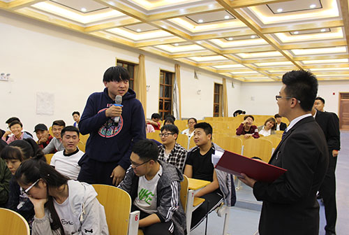 现场互动 动科院记者 万继恩 摄