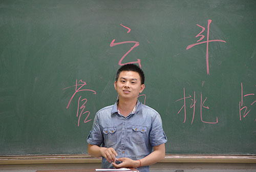 学办老师张心壮做现场点评 动科院记者 万继恩 摄