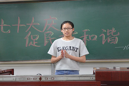 团支书主持 动科院记者 李宏超 摄