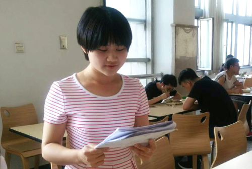班会主持 动科院记者 摄