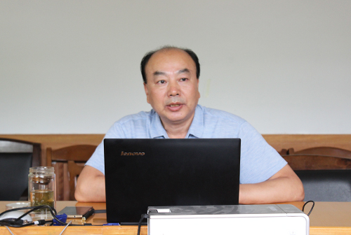 张玉副院长主讲 动科院记者 卢欣宇 摄