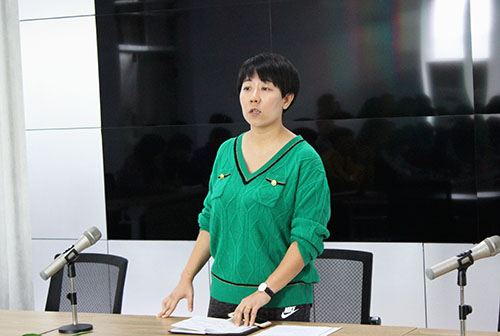 胡老师讲话 动科院记者 万继恩 摄